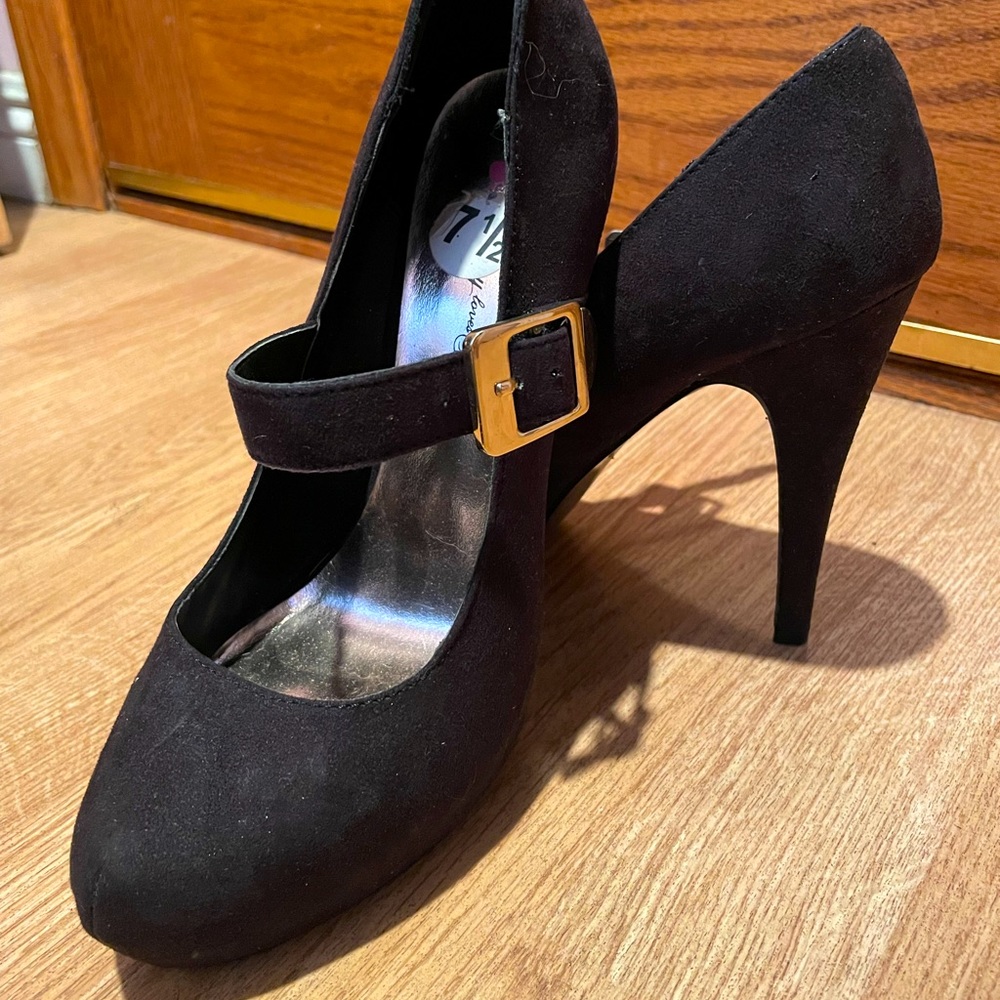 Black Mary Jane heels